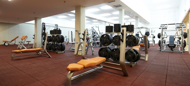 Gimnasio pesas libres