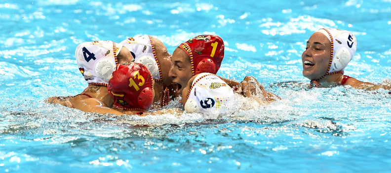 Europeo absoluto de Waterpolo: ellas, oro, y ellos, bronce